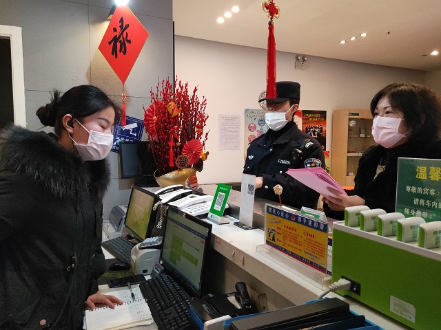 平湖街道一村社區(qū)對公共場所開展走訪摸排宣傳活動