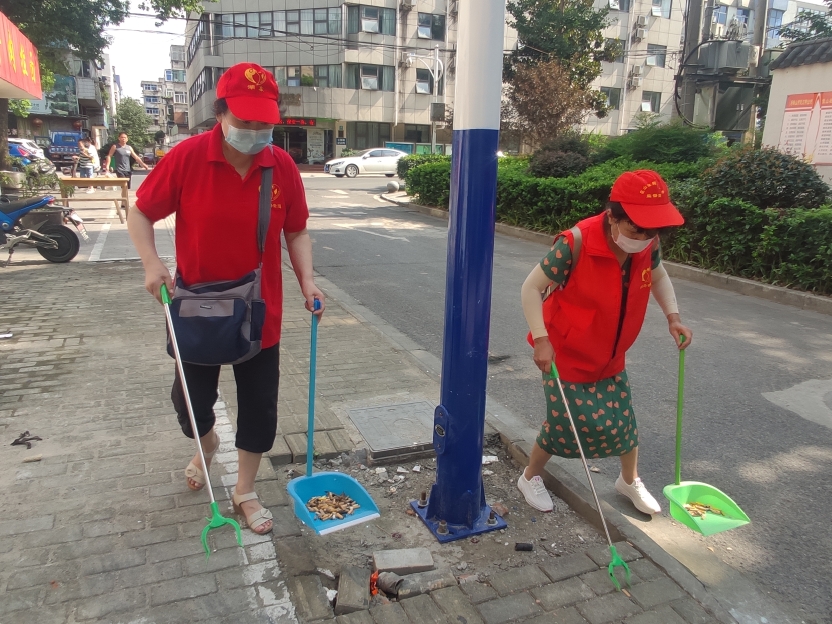 “撿”起城市文明 呵護潔凈家園