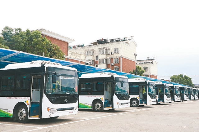 市區(qū)19條公交線路今日先行恢復(fù)運營